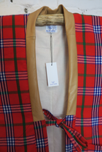 Load image into Gallery viewer, Maasai Hanten with goat leather collar