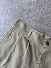 Load image into Gallery viewer, 1950s Italian army shorts khaki Medium
