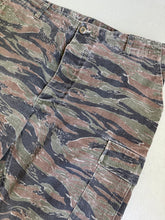 Load image into Gallery viewer, 1990s US Army tiger stripe cargo pants
