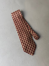 Load image into Gallery viewer, 1980d Giorgio Armani necktie red / gray
