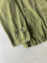 Load image into Gallery viewer, 1970s military jacket short green
