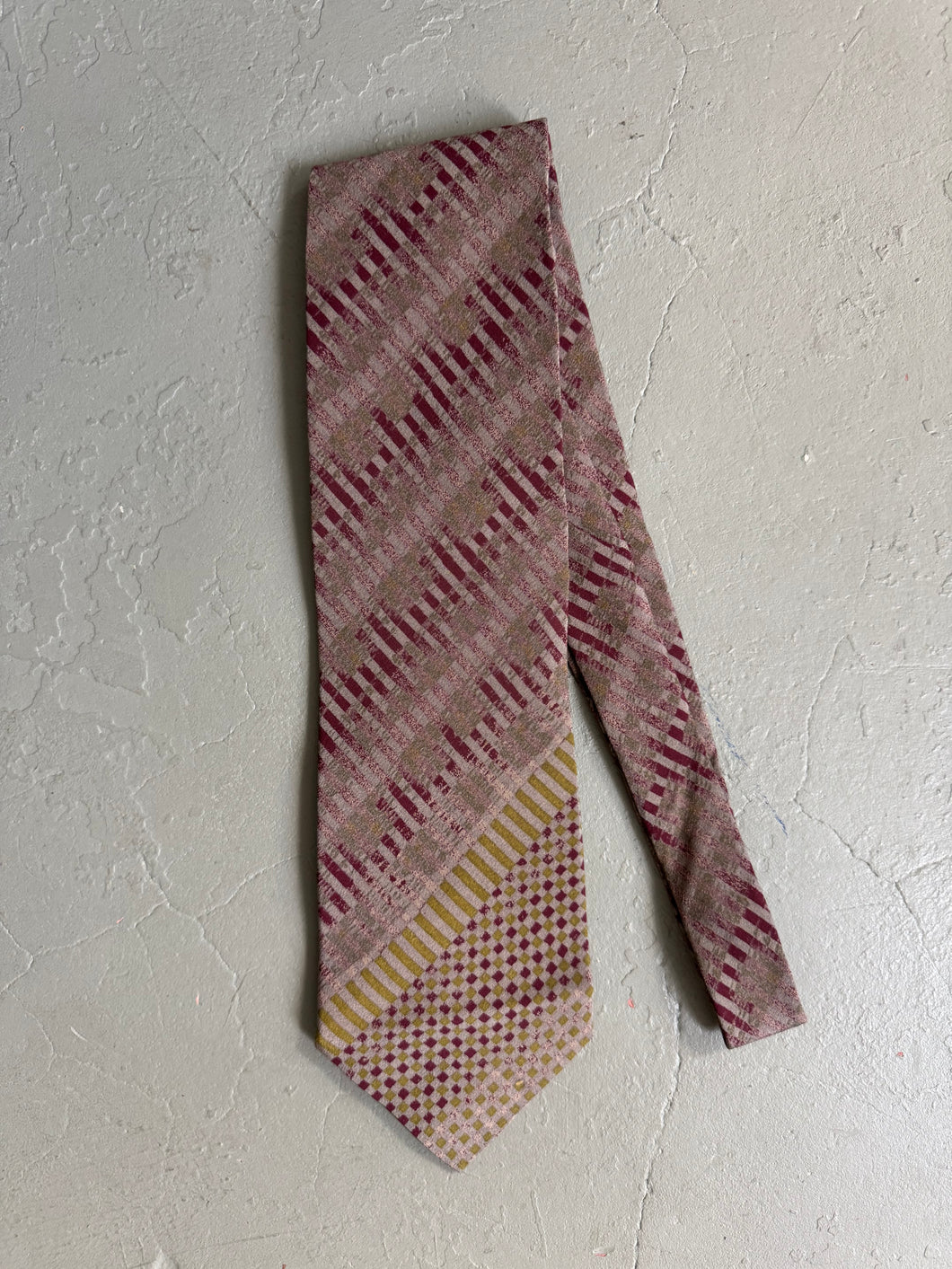 1980s Giorgio Armani necktie gray / red