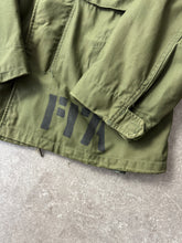 Load image into Gallery viewer, 1970s U.S Army m65 field jacket M.A.S.H print
